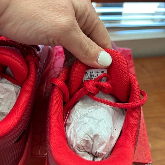 NIB Puma Stewie 2 Basketball Shoe
Ruby Urban Red-Intense Red Ladies 8 - Picture 9 of 13